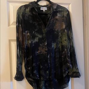 Bella Dahl Dark Tie-Dye Button-Up Shirt in Black and Olive
